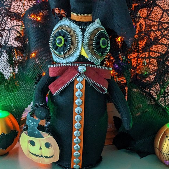 Hoot, Hoot, Halloween Owl And Pair Orange Glass Pumpkin Tea Light Holders - Picture 5 of 8